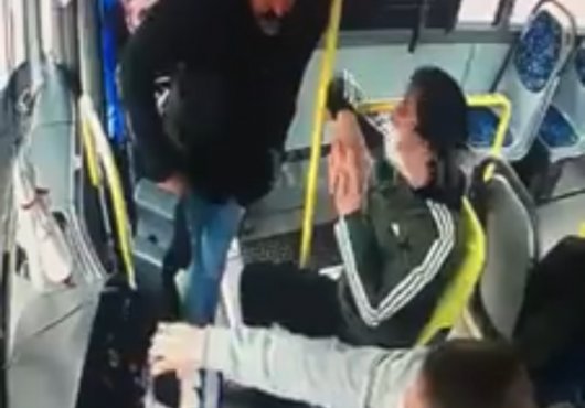 YOLCU ALMA MESELESINDEN YOL KESIP  YOLCU VE SOFORU DARP ETTİLER