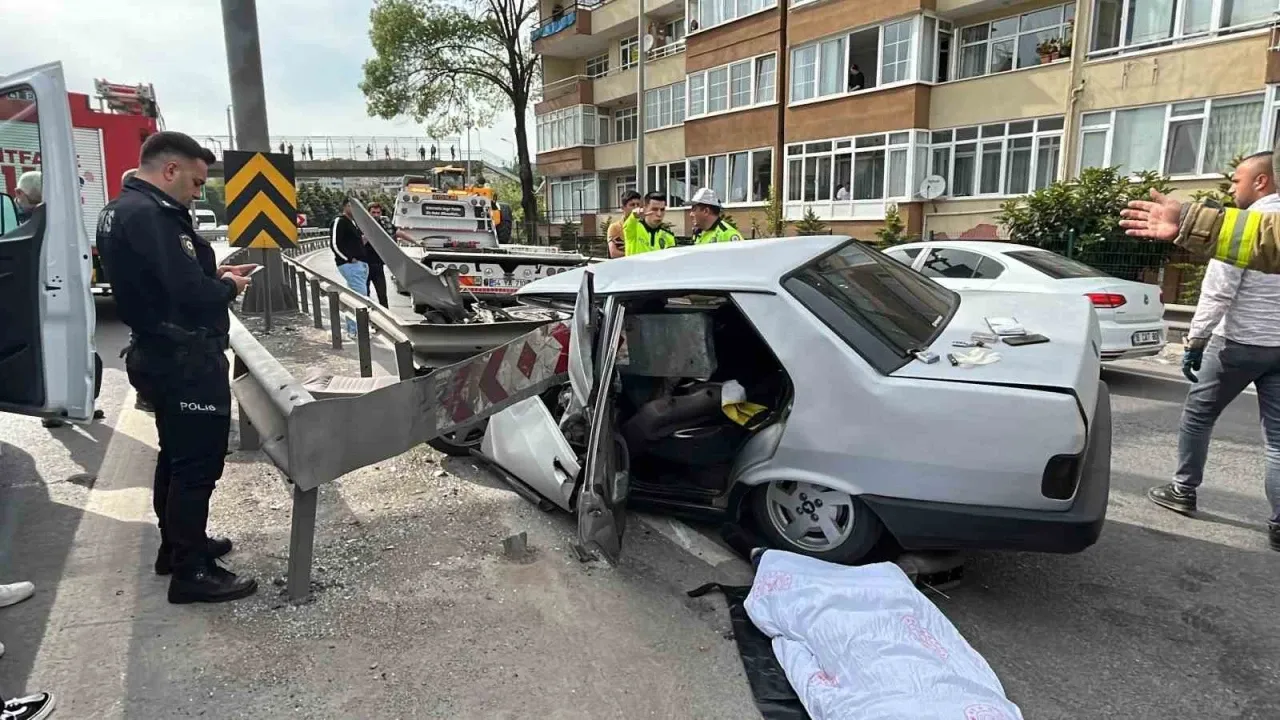 Bariyer otomobilin içinden geçti! Feci kazada bir kişi öldü