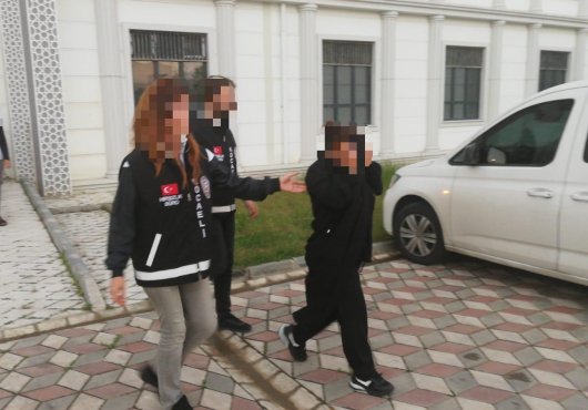 Girdikleri  evlerden 35 bin TL’lik  Para ve ziynet eşyası çaldılar   