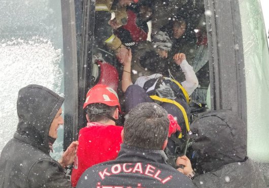 Deprem bölgesine gidiyorlardı!  Kazaya müdahale ettiler