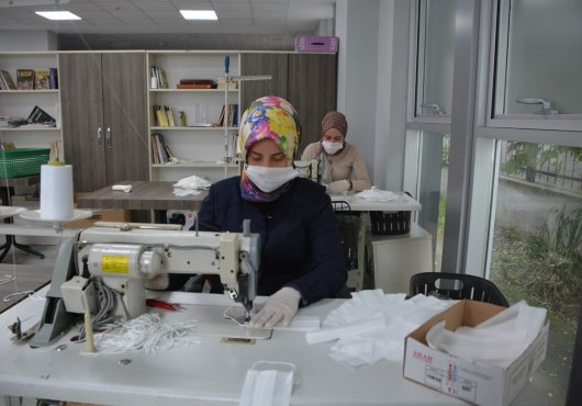 İzmit Belediyesinden iş kaybına uğrayan terzi ve dikiş bilen kadınlara destek..