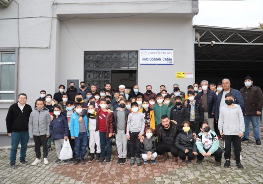 BAŞKAN SÖĞÜT, SABAH NAMAZINDA ÇOCUKLARLA BULUŞTU