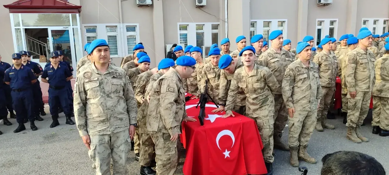 Özel gereksinimli bireyler bir günlük asker olmanın sevincini yaşadı