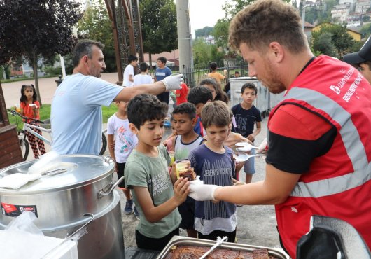 İzmit Belediyesinden sokak oyunlarına lezzetli bir mola!