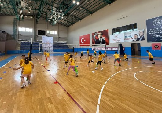 Başiskele’de Yaz Spor Okulları Dolu Dizgin Sürüyor