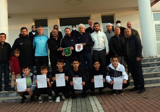 KULLARSPOR KOCAELİSPOR'A FUTBOLCU VERDİ