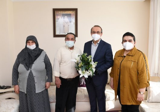 VALİ  YAVUZ VE EŞİ     ZİYARETLERİNE KARTEPE'DE DEVAM ETTİ