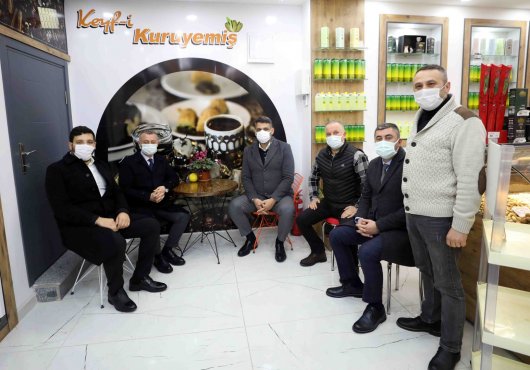 BAŞKAN BÜYÜKAKIN, KARTEPE ESNAFINI ZİYARET ETTİ