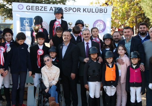 BİNİCİLER HÜNERLERİNİ SERGİLEDİ