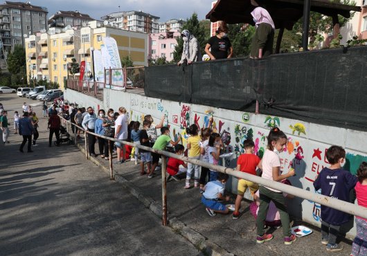 İZMİT'TE BOYAMA ŞENLİĞİ