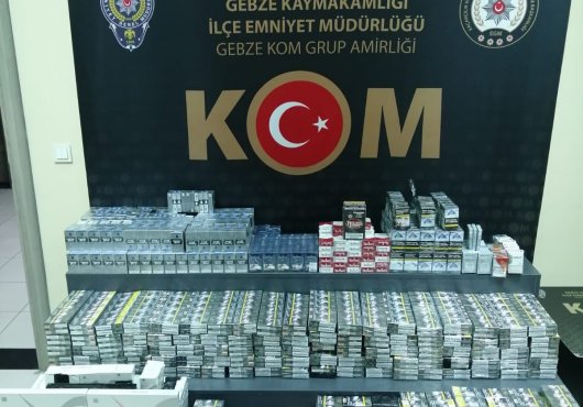 Ev ve araçta yapılan aramada  3 bin paket kaçak sigara çıktı