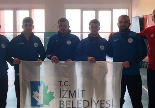 İZMİTLİ GÜREŞÇİLER , U23 TÜRKİYE ŞAMPİYONASI'NDA MİNDERE ÇIKTI
