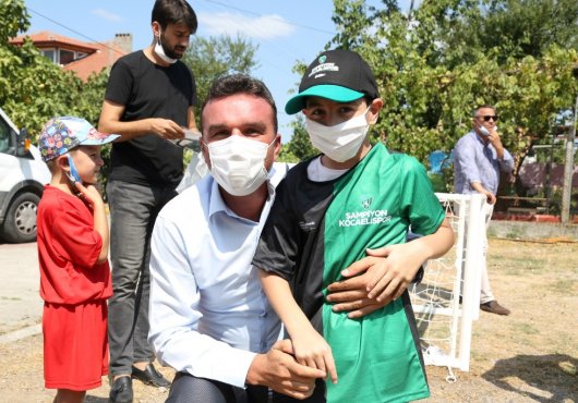 BAŞKAN BÜYÜKAKIN, ÇOCUKLARIN YÜZÜNÜ GÜLDÜRDÜ