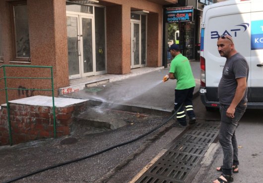 SOKAKLARDA YIKMAZ DEVAM EDİYOR