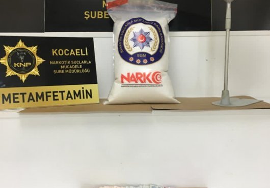 DURDURULAN ARAÇTAN  5 KİLOGRAM  METAMFETAMİN ELE GEÇİRİLDİ