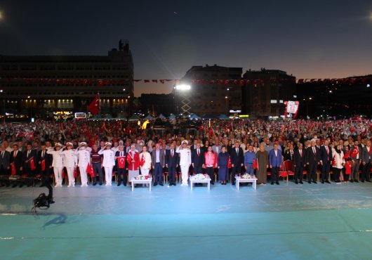 Kocaeli’nde binler demokrasi nöbetinde buluştu!